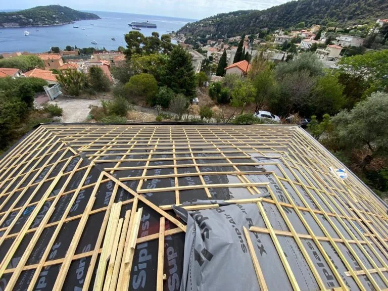Rénovation de toiture en bord de mer - couvreur Roquebrune-Cap-Martin